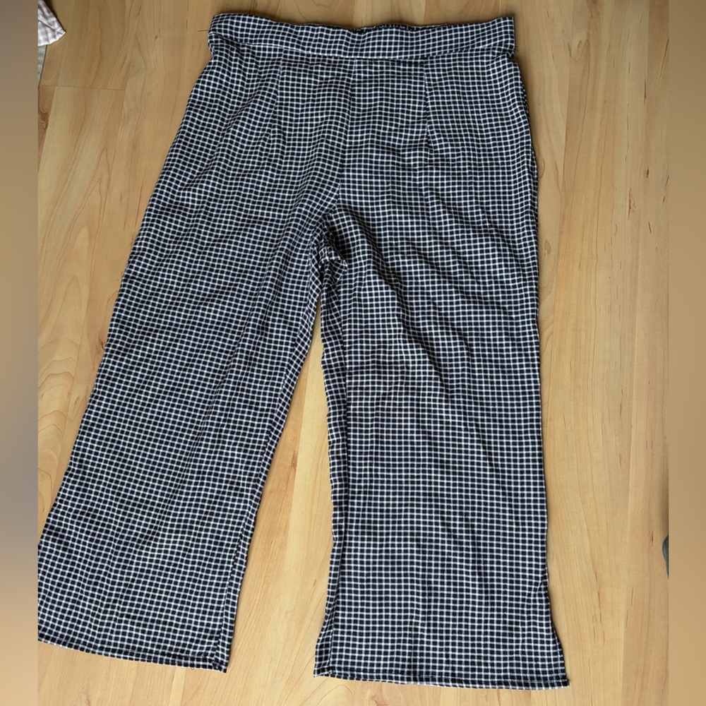Good Luck Gem Black & White Checked Wide-Leg Capris